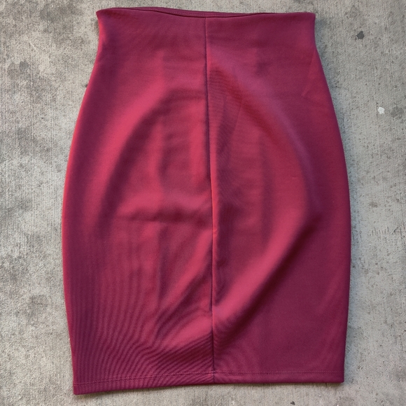 Classic Pencil Skirt - Picture 3 of 5